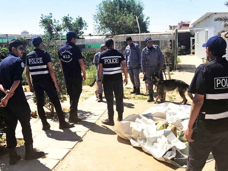 جانب من عمليات التفتيش