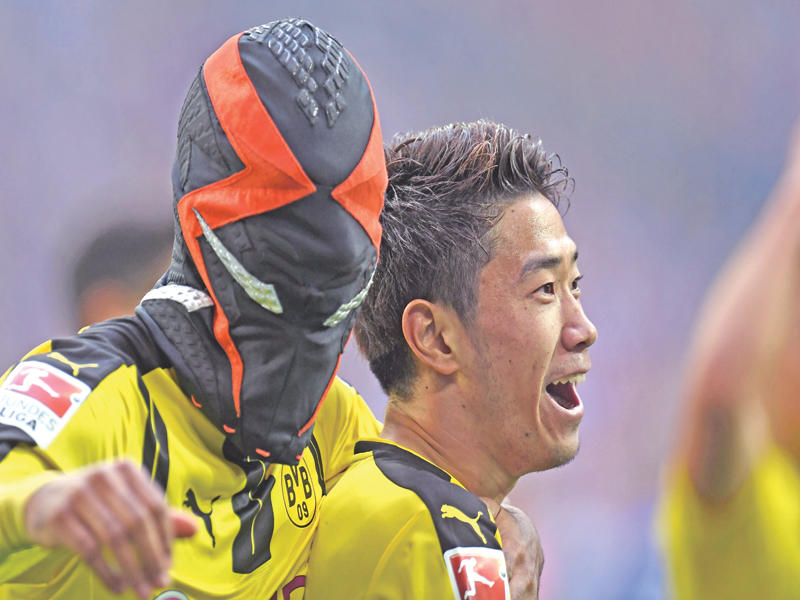 أوباميانغ مرتديا القناع