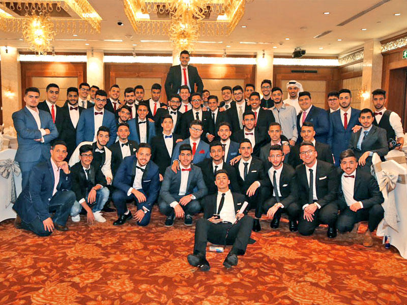 صورة جماعية للطلاب