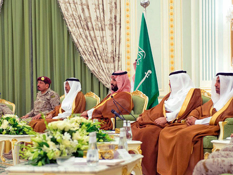 جانب من لقاء ولي ولي العهد السعودي ومشايخ القبائل اليمنية في الرياض مساء أمس الأول (واس)