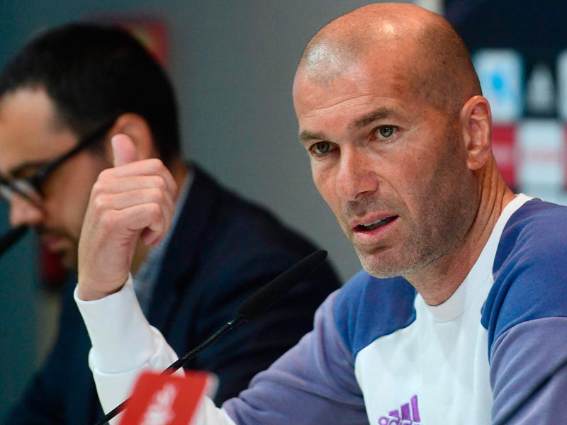 زين الدين زيدان خلال مؤتمره الصحفي اليوم