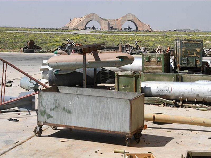 صورة وزعتها قناة «روسيا اليوم» الحكومية قالت إنها لقاعدة الشعيرات بعد الضربة الأميركية