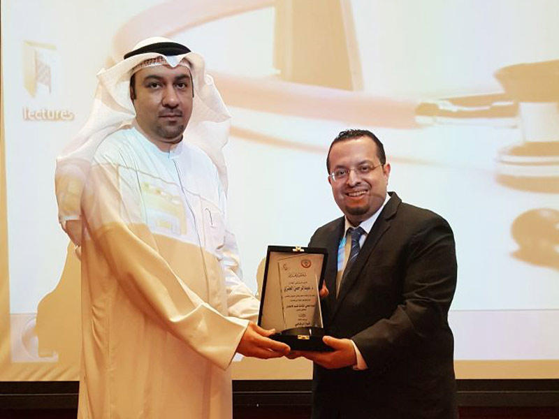 فواز الرفاعي يكرم مدير مستشفى العدان د.عبدالرحمن العنزي