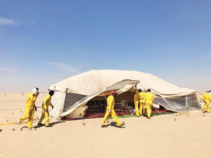 جانب من حملة إزالة المخيمات