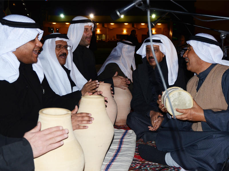 الضرب على اليحال في احدى الاحتفالات