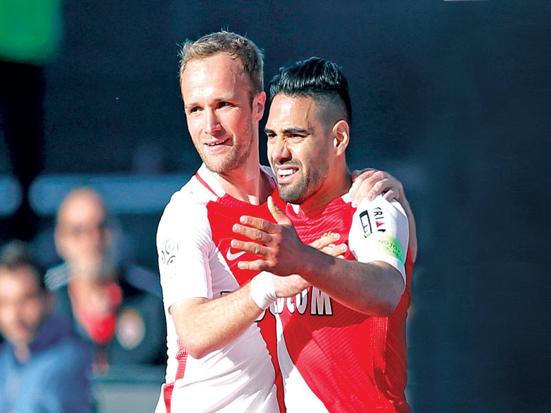 فالكاو نجم موناكو يحتفل بهدفه