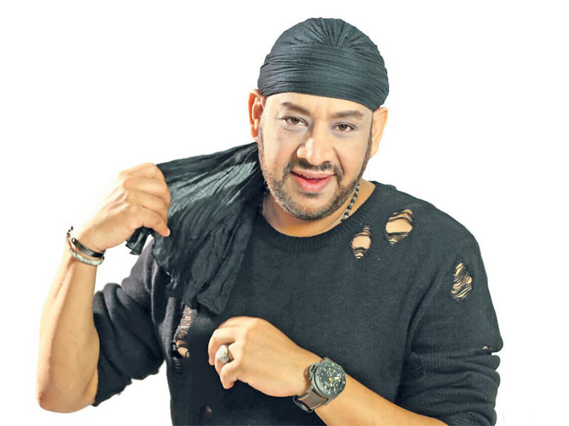 الفنان المصري عصام كاريكا