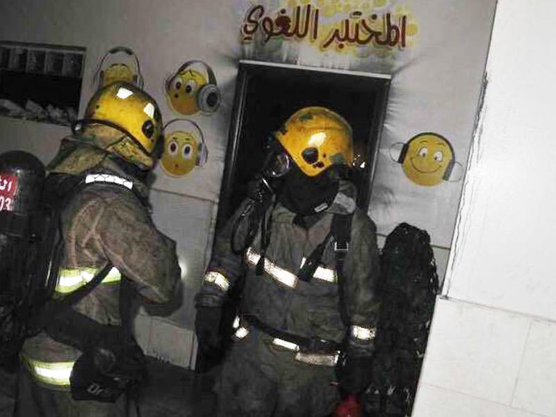 رجال الإطفاء داخل موقع الحريق