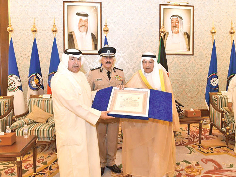 الجراح مكرماً الفهد بحضور الدوسري والخليفة