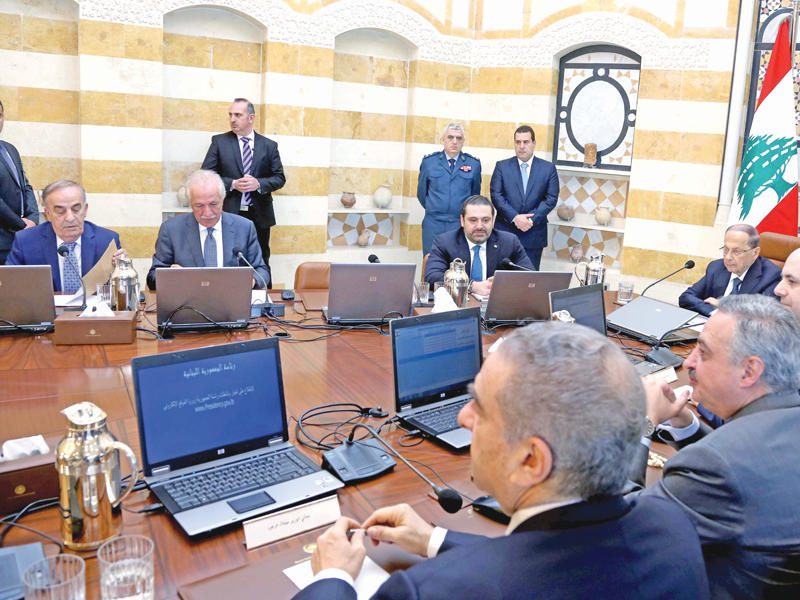 جانب من جلسة مجلس الوزراء أمس (دالاتي ونهرا)