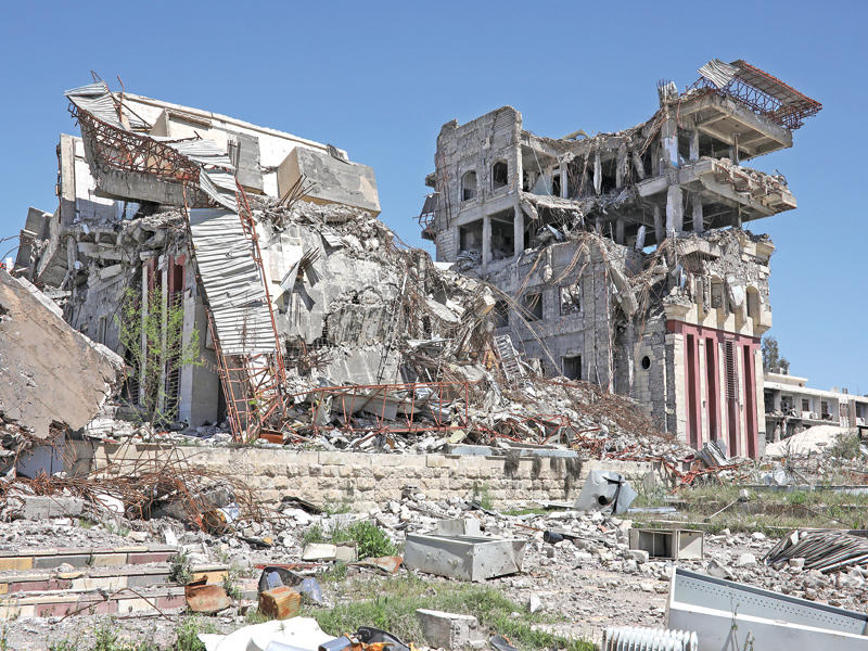 ما تبقى من جامعة الموصل بعد المعارك بين الجيش العراقي و«داعش» (رويترز)