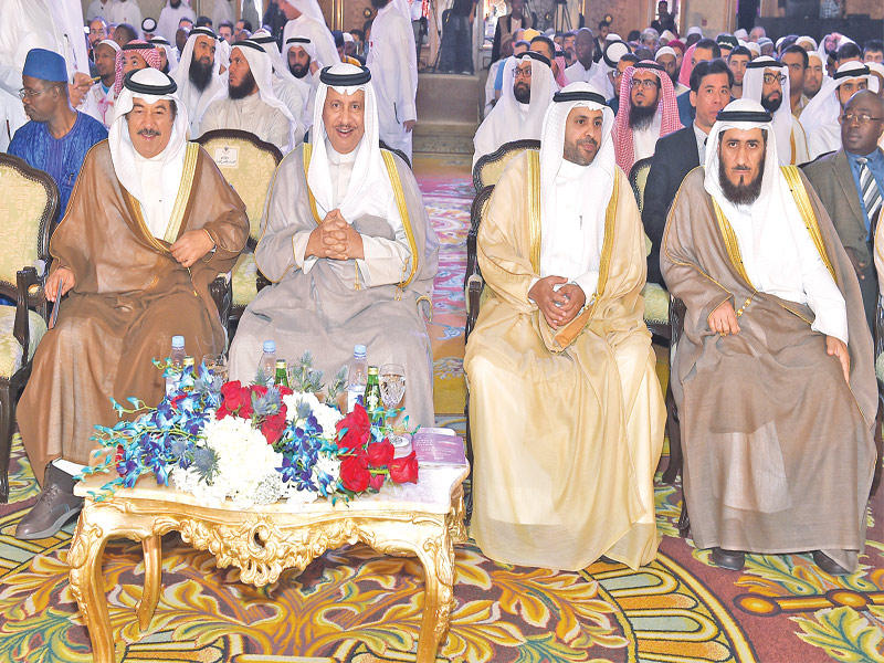 المبارك والجبري خلال حفل الافتتاح