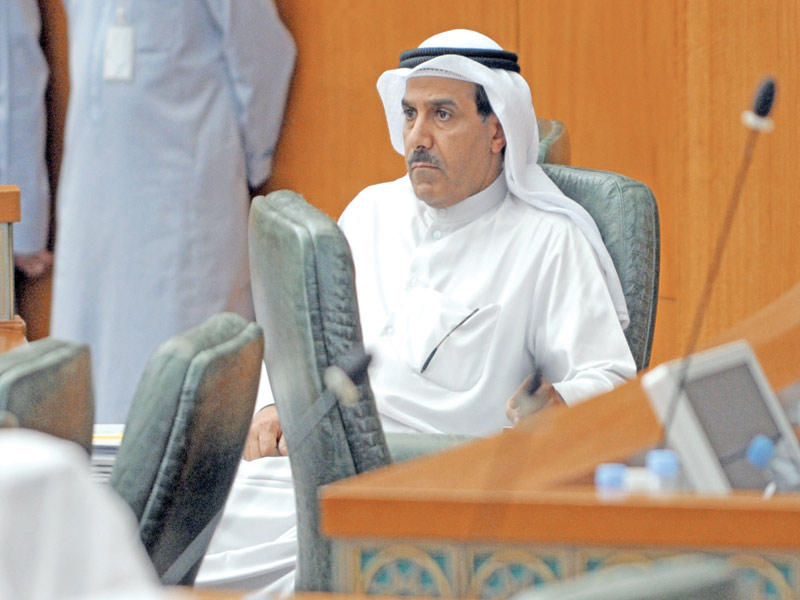 الخليفة في جلسة أمس