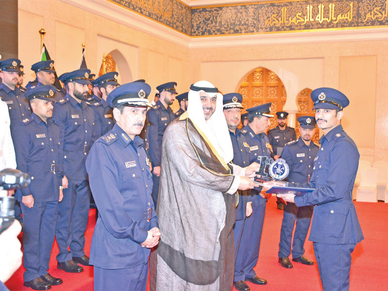 العبدالله مكرماً أحد الخريجين بحضور المكراد والتركيت