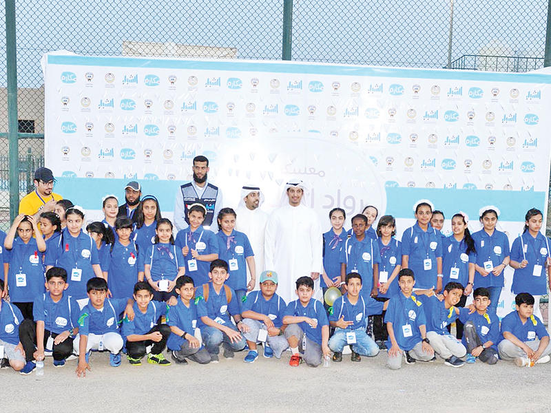 المطيري متوسطا المشاركين في برنامج مكارم