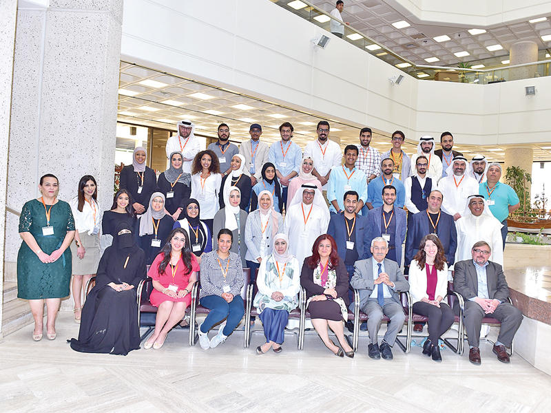 المشاركون في دورة «التقدم العلمي»
