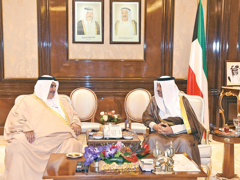 المبارك مستقبلاً وزير خارجية البحرين أمس