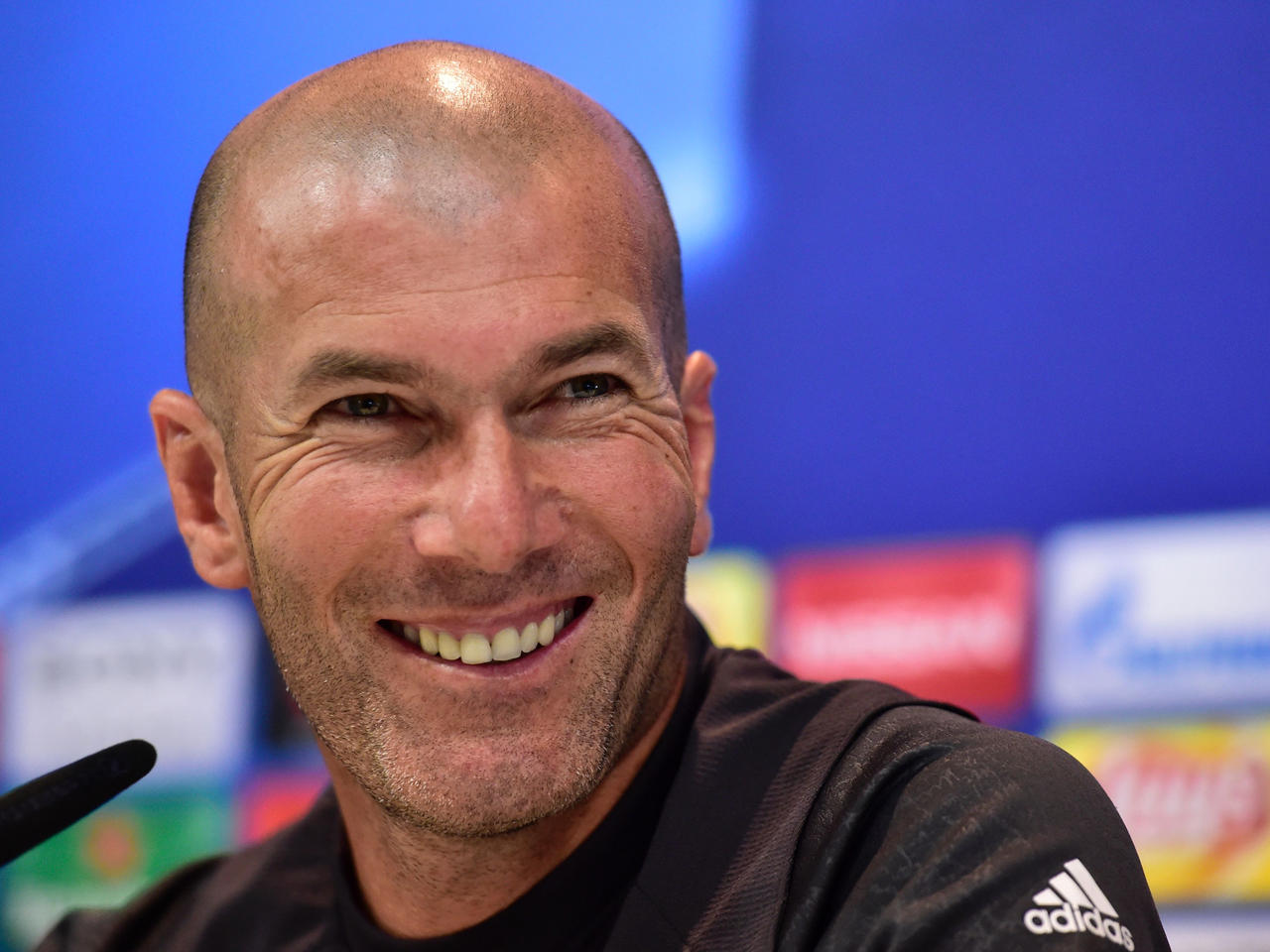 زيدان خلال المؤتمر الصحفي