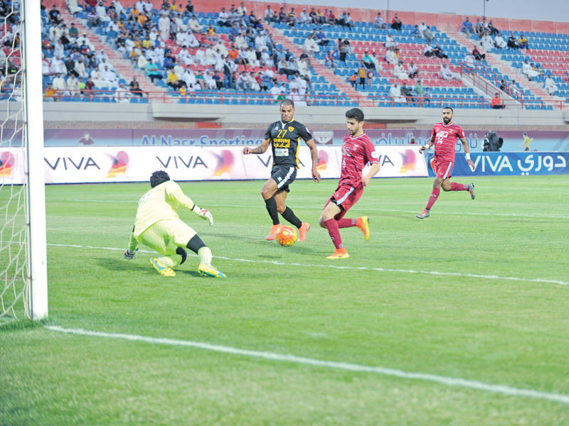 إحدى الهجمات الخطيرة على مرمى النصر (تصوير عبدالله الخلف)