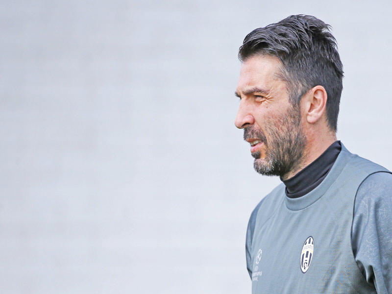 الأسطورة جانلويجي بوفون، حارس مرمى يوفنتوس الإيطالي