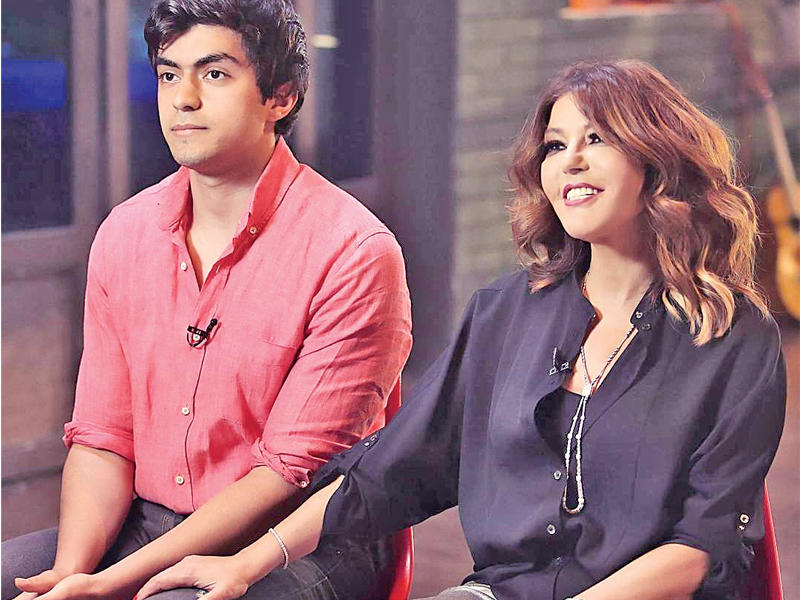 سميرة سعيد وابنها شادي في كواليس البرنامج