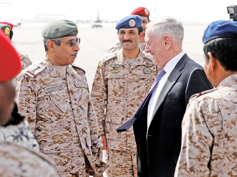 البنيان مرحباً بماتيس في الرياض أمس (رويترز)