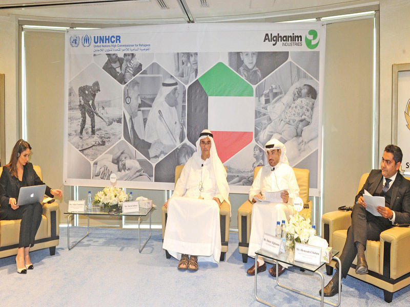 الغانم والسلطان وشاهين خلال الحلقة النقاشية أمس