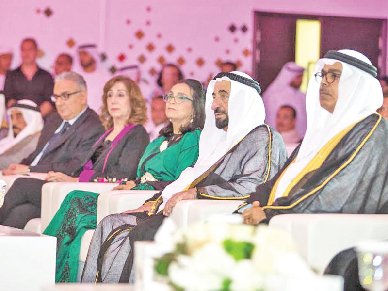 القاسمي والمسلم في حفل توزيع الجوائز 