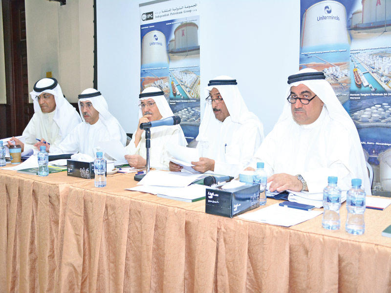 الخلف متحدثاً أمام الجمعية العمومية