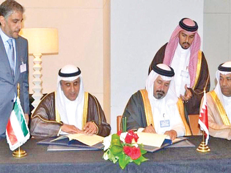 البدر خلال توقيع الاتفاقية مع البحرين 