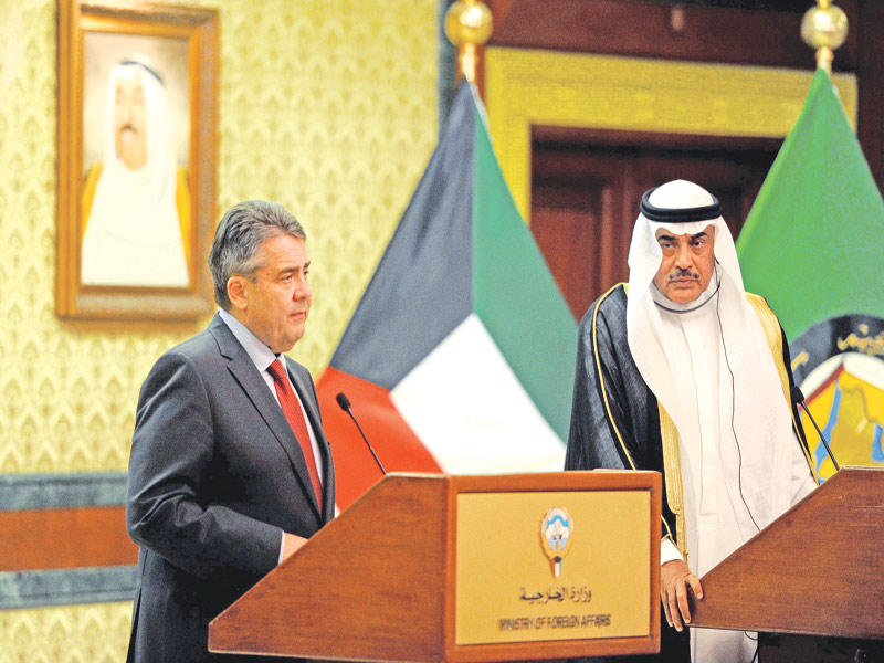  صباح الخالد ونظيره الألماني خلال المؤتمر الصحافي أمس الأول