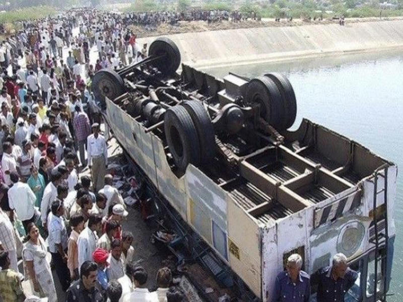 الحافلة التي سقطت 