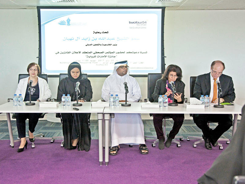 أعضاء لجنة التحكيم بـ «جائزة الإمارات للرواية»