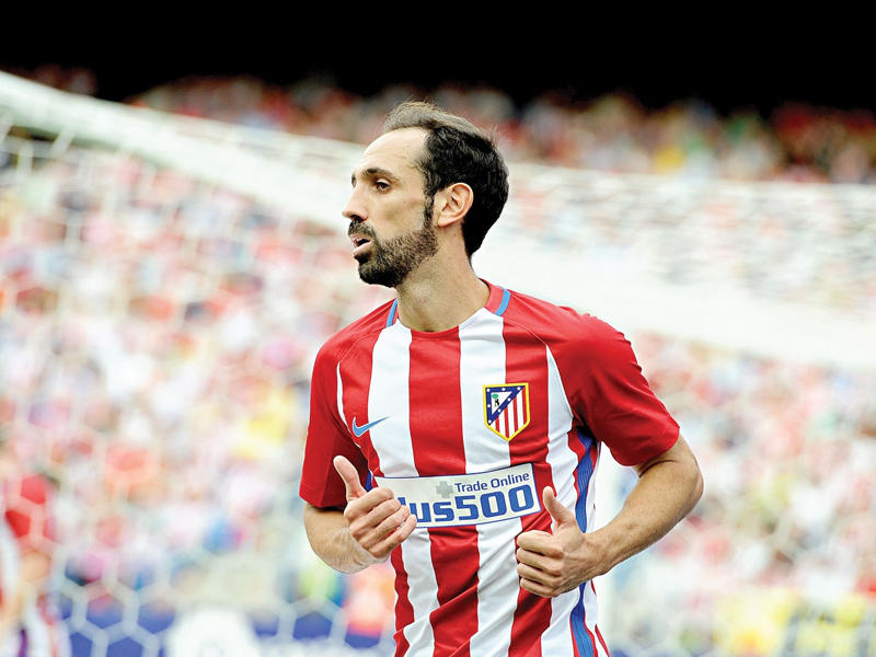 خوانفران توريس الظهير الأيمن لفريق أتلتيكو مدريد