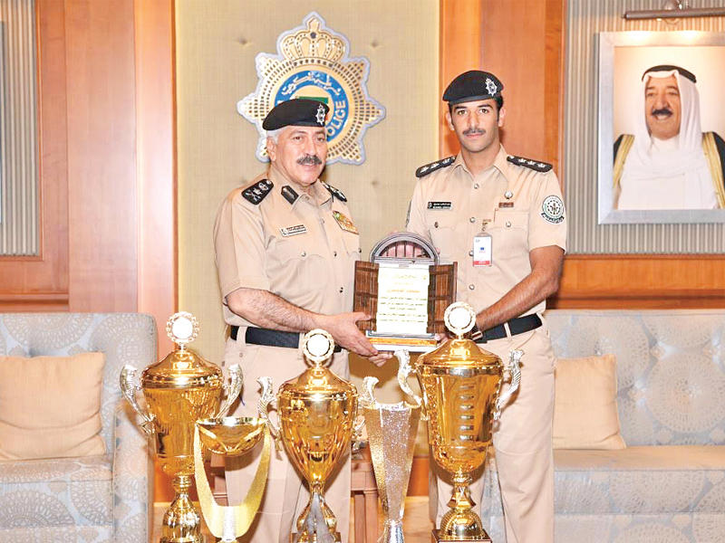 الدوسري مكرماً بوربيع