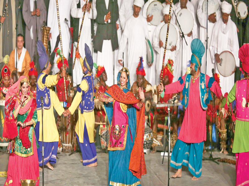 من أمسيات إحدى دورات المهرجان