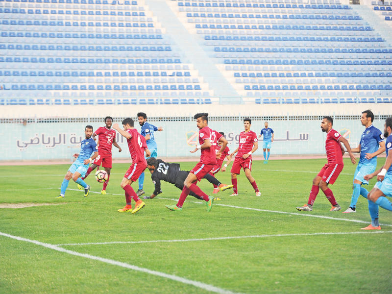 رأسية القهيدي التي أكملها طراد في مرماه بالخطأ