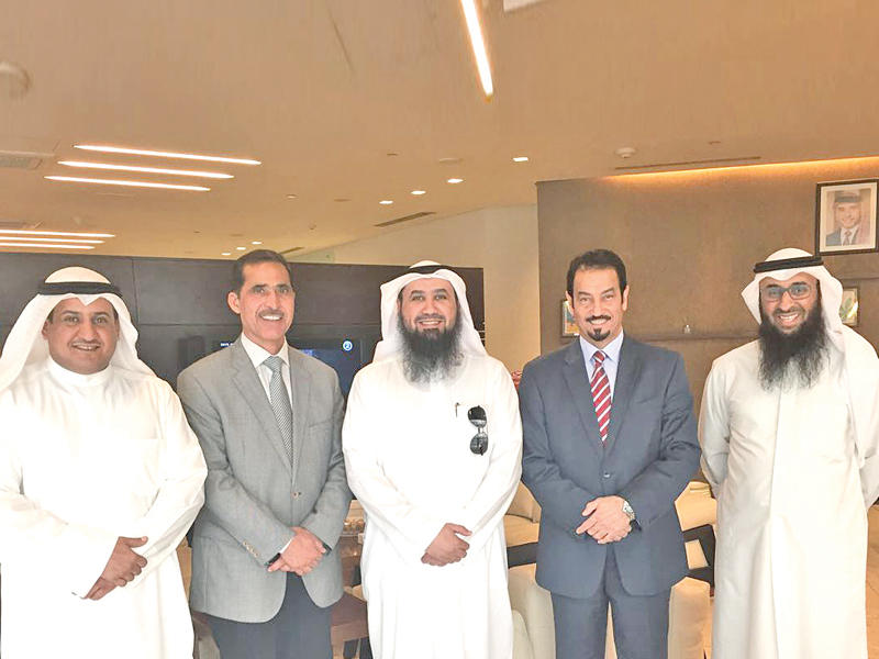 السفير الكويتي بالاردن متوسطاً وفد «المهندسين» 