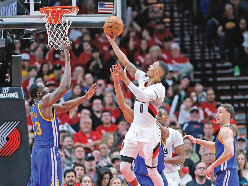 جانب من مباراة غولدن ستايت وبورتلاند