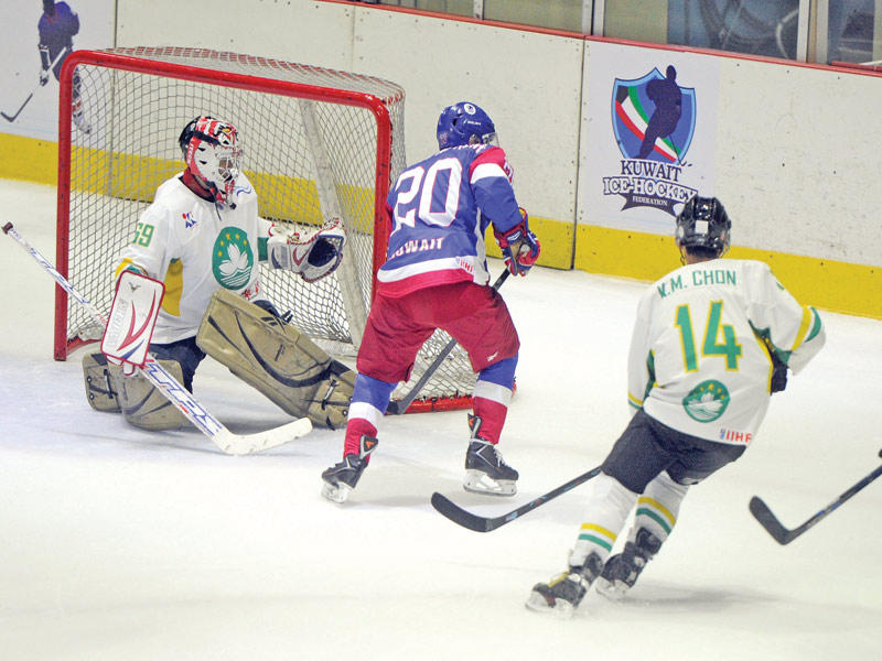  جانب من المباراة بين منتخبي الكويت ومكاو 