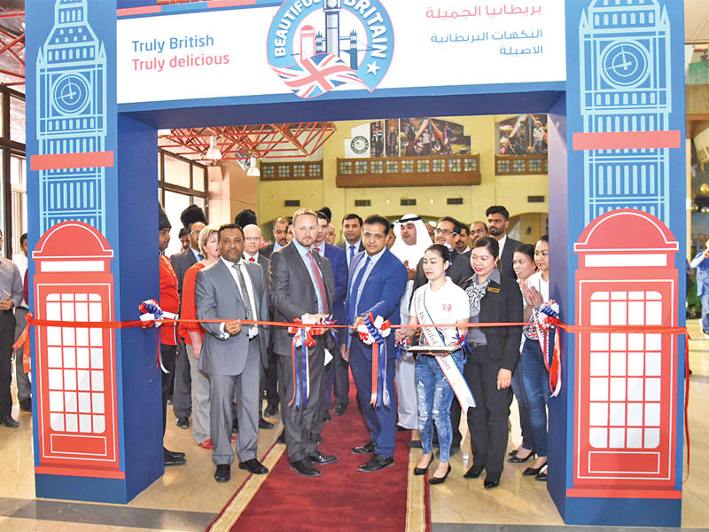 قص شريط افتتاح المهرجانn