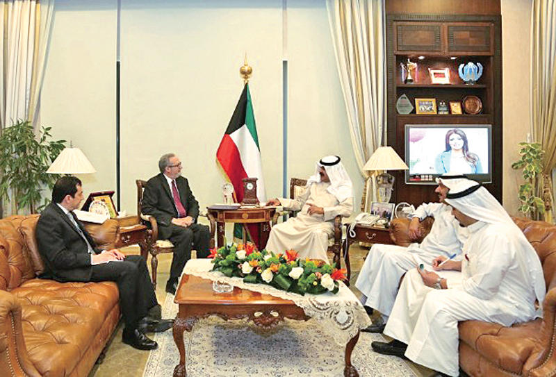 الجارالله مستقبلا السفير الاميركي أمسn