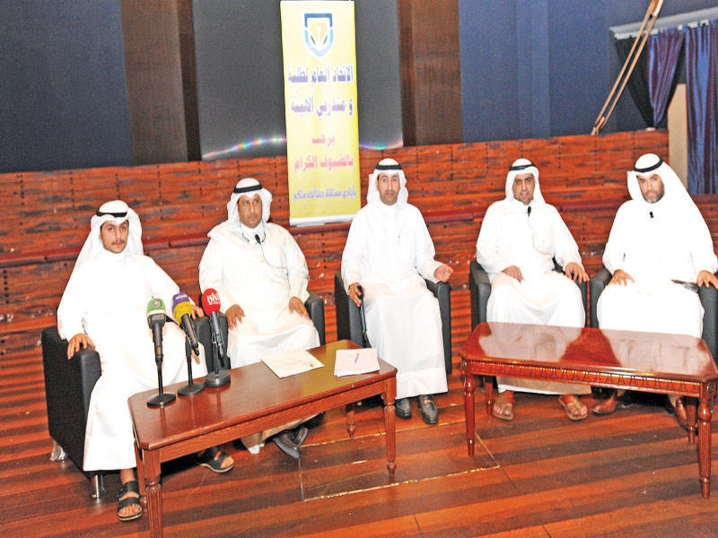 محاضرو الحلقة النقاشية في التربية الأساسية