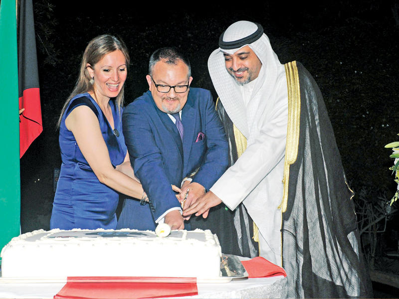  العبدالله خلال مشاركته في حفل السفارة البريطانية بعيد ميلاد الملكة إليزابيث الثانية