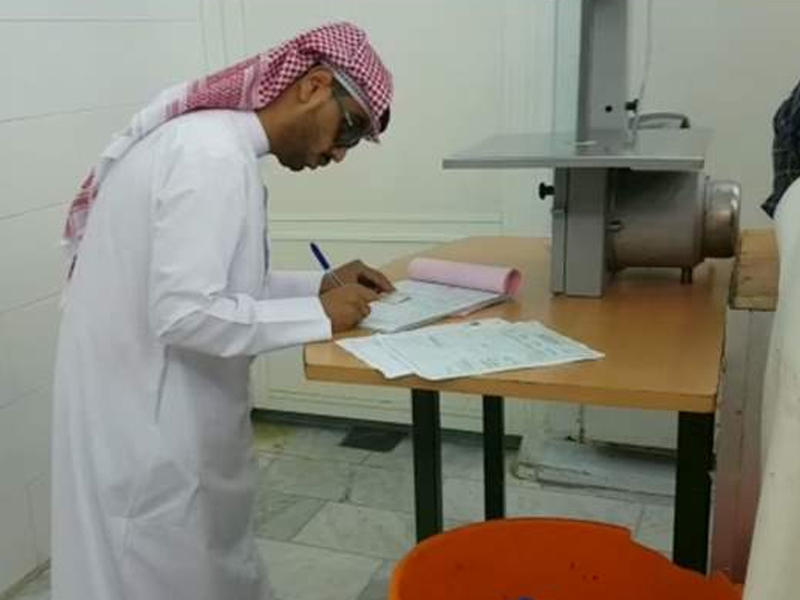 تحرير أحدي المخالفات في التابعة لدية بلدية محافظة الأحمدي