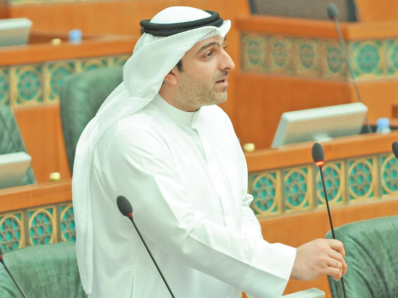  وزير الدولة لشؤون الإسكان وزير الدولة لشؤون الخدمات ياسر ابل