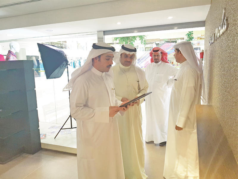 حملات سابقة لبلدية حولي على المحلات التجارية المخالفة