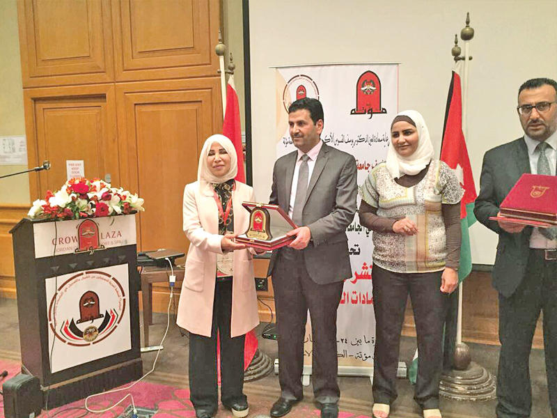 جانب من تكريم النجادة 