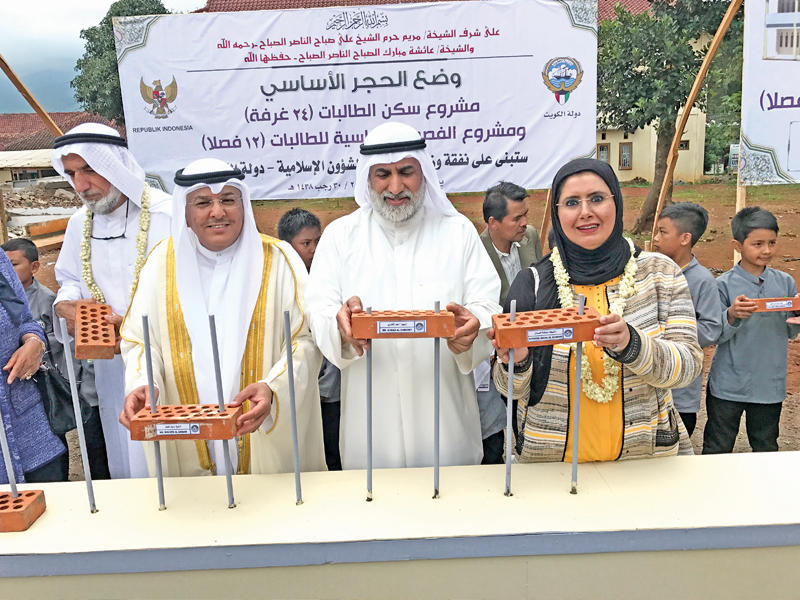 وضع حجر الأساس للمشروع التعليمي في قرية صباح الأحمد بإندونيسيا