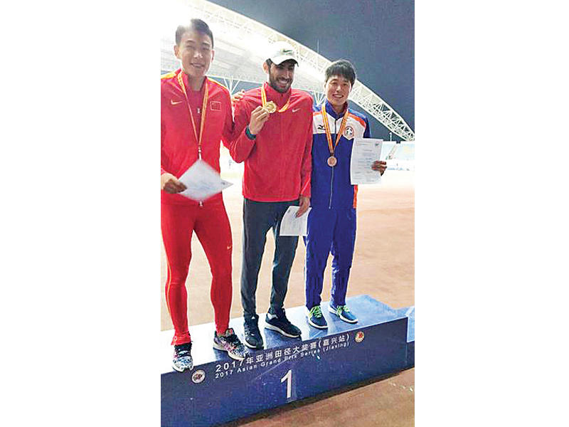 إبراهيم رميض صاحب ذهبية (800 متر) على منصة التتويج